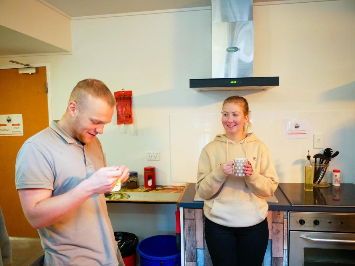 Хостел Wanaka Backpackers Bothy Экстерьер фото