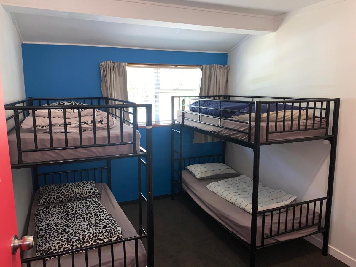 Хостел Wanaka Backpackers Bothy Экстерьер фото