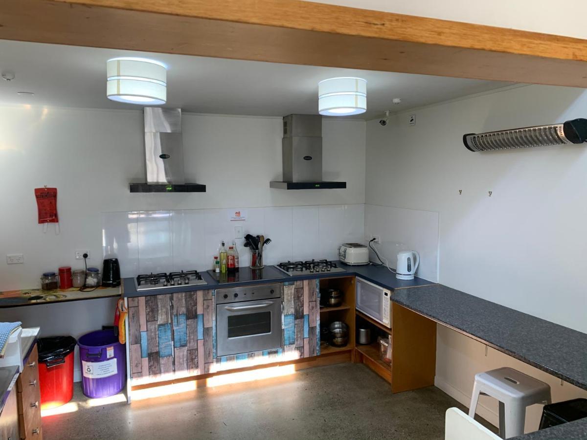 Хостел Wanaka Backpackers Bothy Экстерьер фото