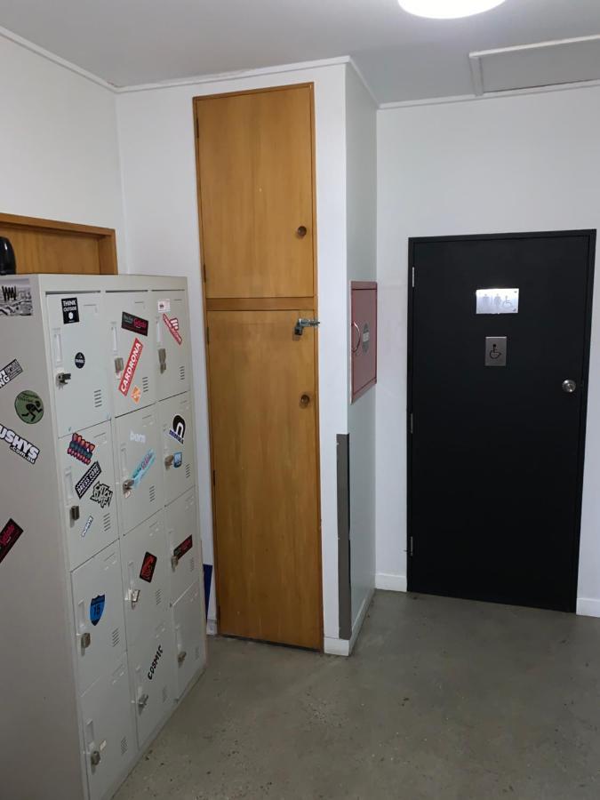 Хостел Wanaka Backpackers Bothy Экстерьер фото