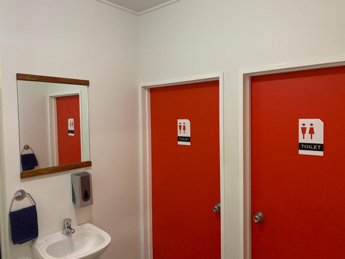 Хостел Wanaka Backpackers Bothy Экстерьер фото